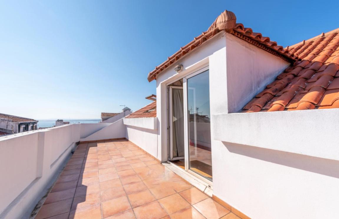 Апартаменты Guestready - Rare Terrace Apt, Historic Center Лиссабон Экстерьер фото