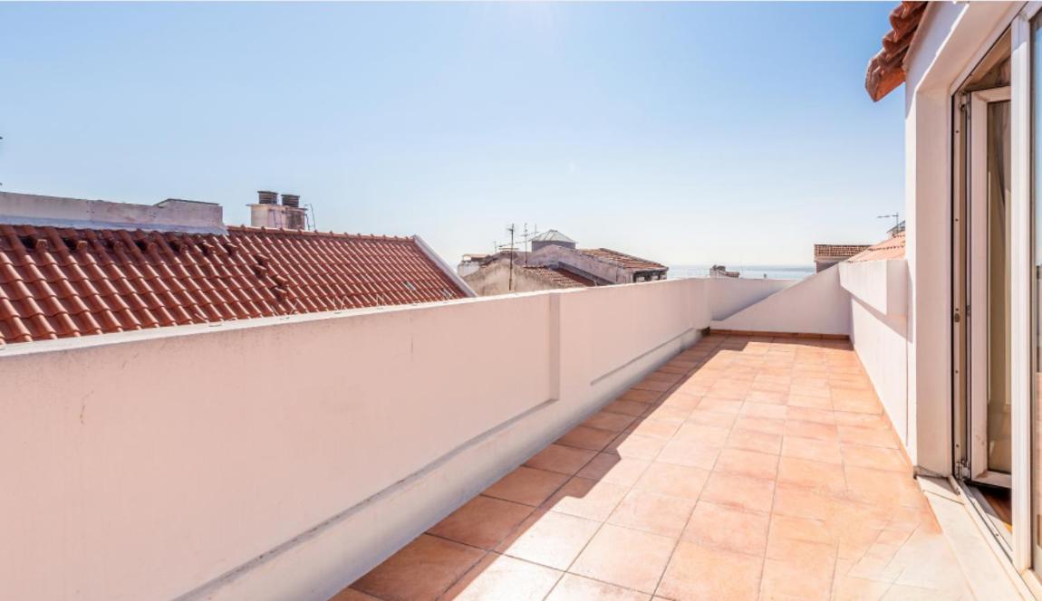 Апартаменты Guestready - Rare Terrace Apt, Historic Center Лиссабон Экстерьер фото